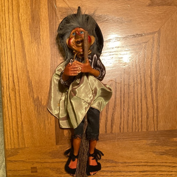 Vintage Y2K DEPT 56 Halloween Decor 12" Witch Doll Figurine Porcelain & Resin - Picture 3 of 4